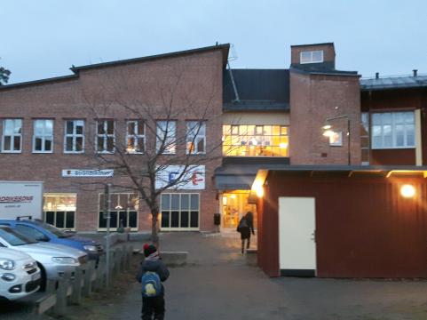 En kylslagen decembermorgon lyser Strandskolan fortfarande upp tillvaron för både elever och personal.