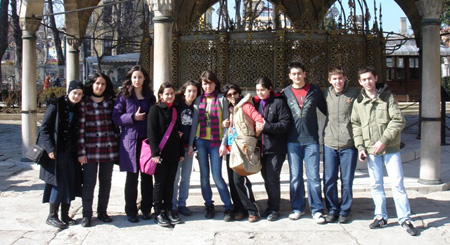 In front of the Hagia Sohia in Istanbul: Gul Seda Karaosmanoglu, Duygu Coban, Doga Yenigun, Melda Ozturk, Bengisu Kiraz, Ozge Koc, Cansu Bingul, Ecrin Baydak, Baler Yilmaz, Gokbay Burul, Baris Ata Katircioglu.
