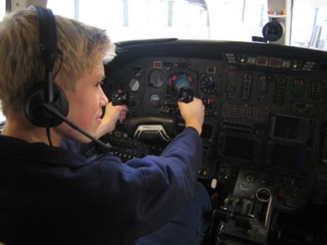 Fredrik, ursäkta Martin är det ju, bakom spakarna i en Cessna.