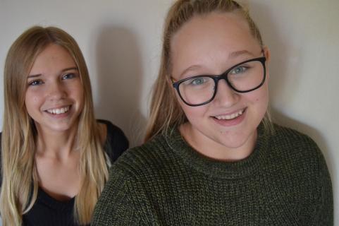 Månadens topplista presenteras av nöjesredaktionens Olivia och Elin.