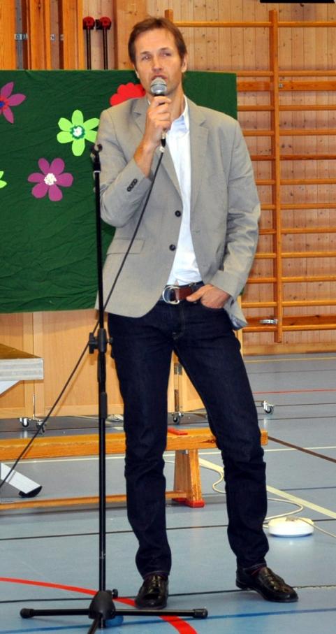 Magnus håller tal på skolavslutningen 2014.